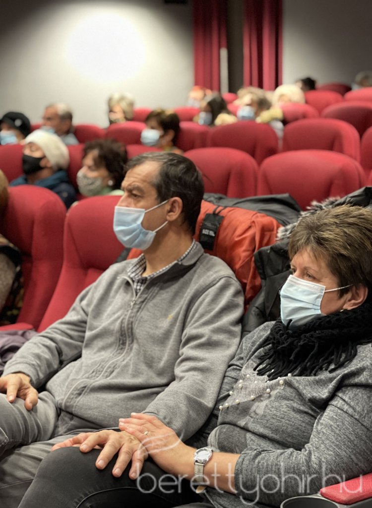 Fellobbant a szeretet lángja 19